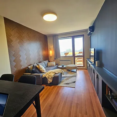 One-bedroom With Balcony & Fast Wifi דירה *