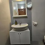 One-bedroom With Balcony & Fast Wifi Lejlighed