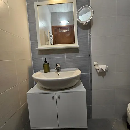 One-bedroom With Balcony & Fast Wifi Apartmán