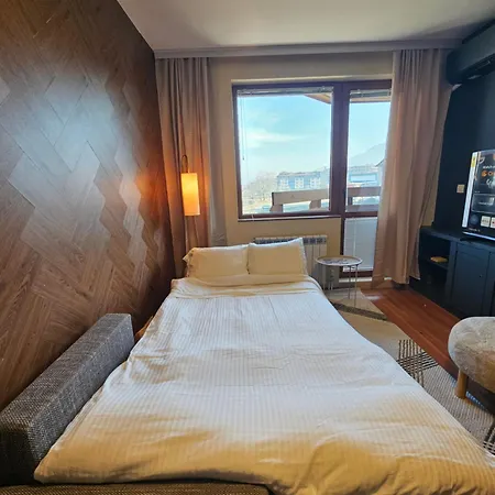 One-bedroom With Balcony & Fast Wifi Apartmán