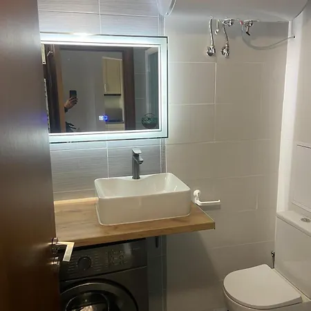 One-bedroom With Balcony & Fast Wifi Banszko